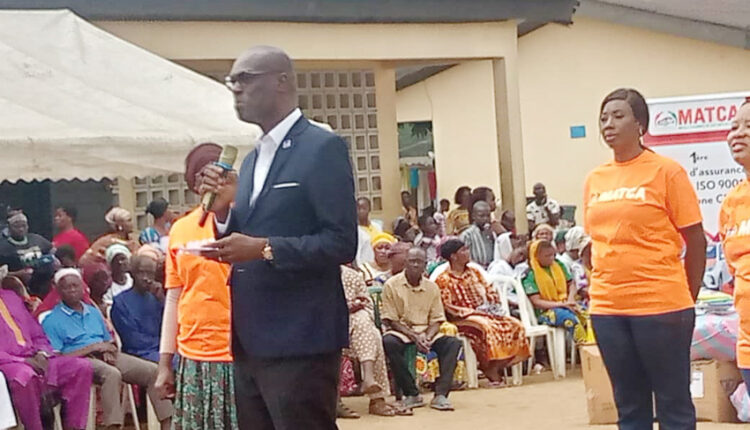 Don-de-la-matca-au-groupe-scolaire- (2)